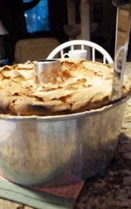 AngelFoodCakeUsingKnifeOnEdges